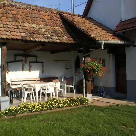 Cosy Holiday Home In Schleithal With Garden Exterior foto